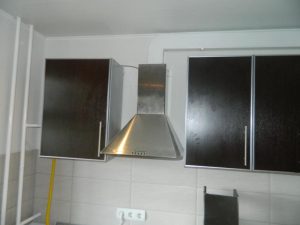 Установка вытяжки на кухне в Берёзовском
