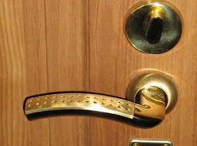 Замена дверной ручки входной двери в Берёзовском