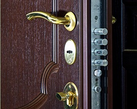 Замена замка на металлической двери Legran в Берёзовском