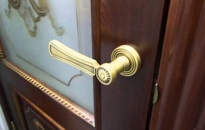 Установка дверной ручки в Берёзовском